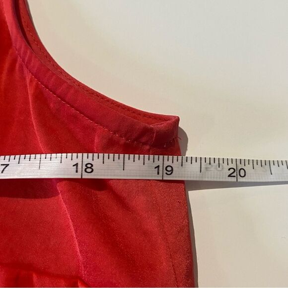 Cabi Hibiscus Rose Red Split V- Neck Flowy Silky Tank Blouse Women's Size Medium - Picture 12 of 13